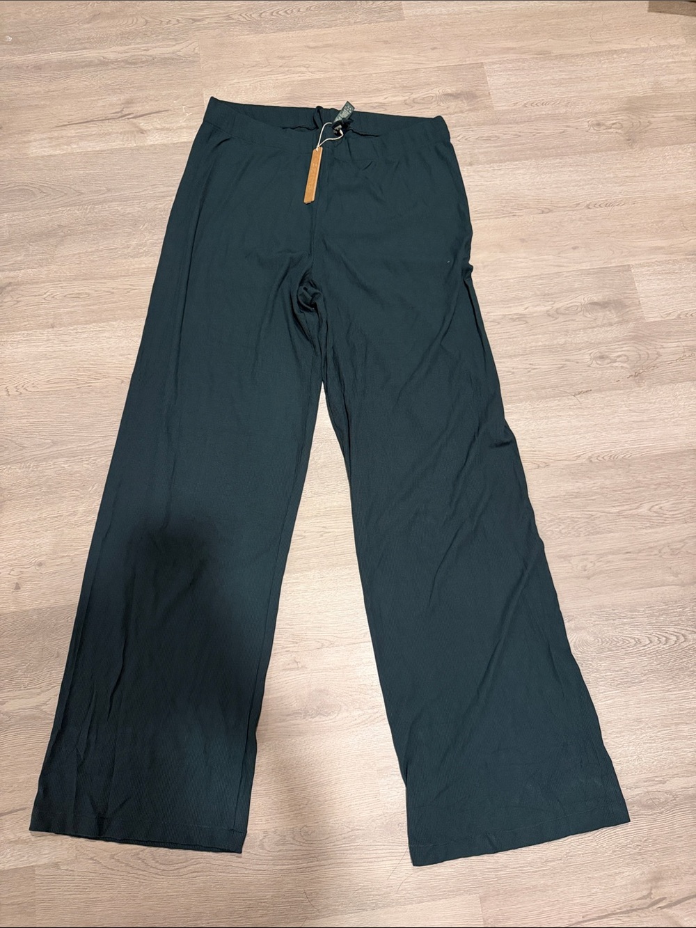 NWT SKIMS ribbed soft lounge pants